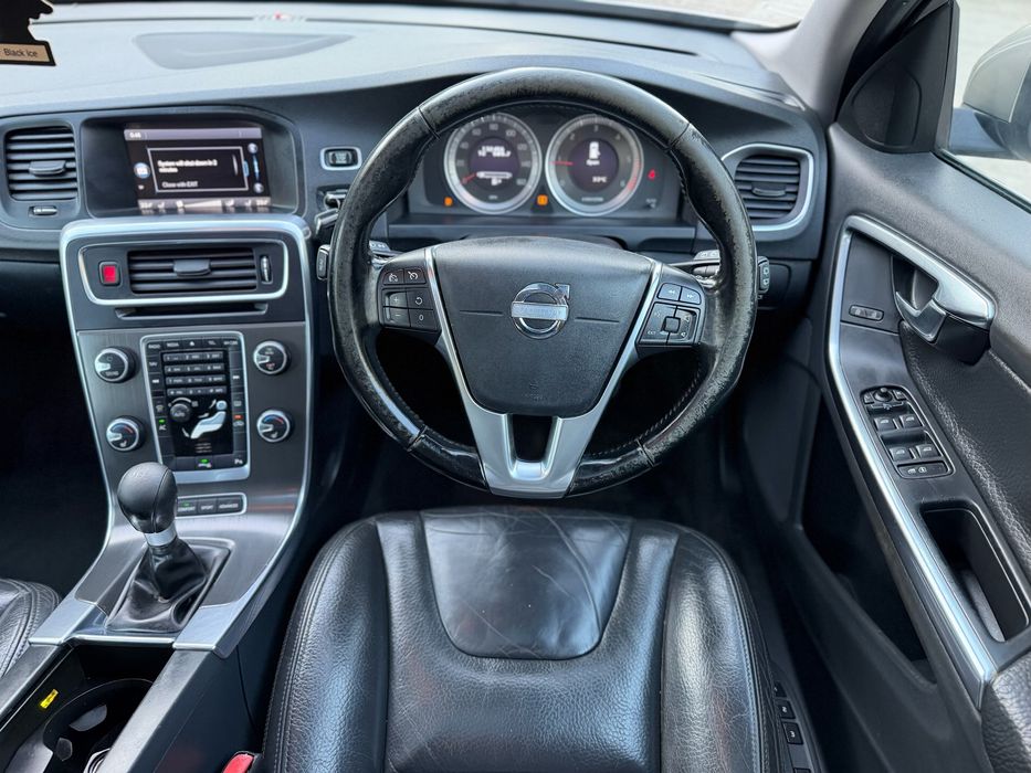 VOLVO V60 - 2012 - 1.6 Diesel - Euro 5 - 115 Cai Putere - Cutie viteze manuala - 6+1 - Trepte - Trapa - Interior Piele - Full Electric