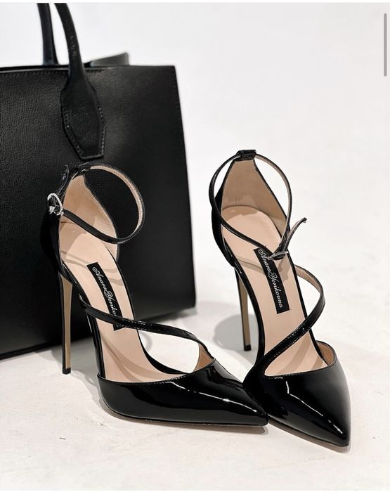 Кожаные туфли на высоком каблуке