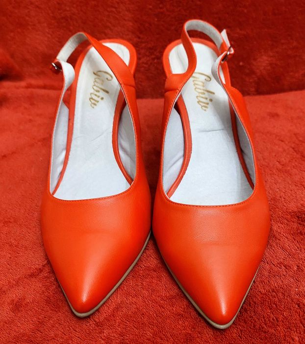 Vând pantofi cu toc, mărimea 39