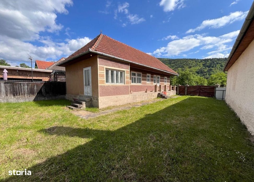 Vând casa în orașul Covasna / Voinesti str. Mihai Eminescu nr. 101