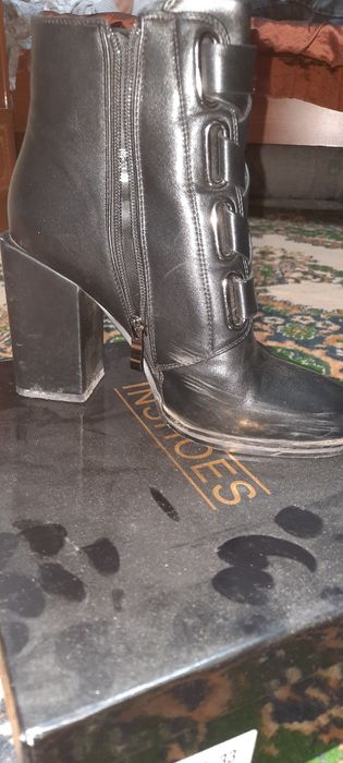 В продаже осенняя обувь