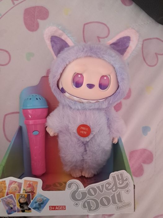 Ново музикално лабубу с микрофон