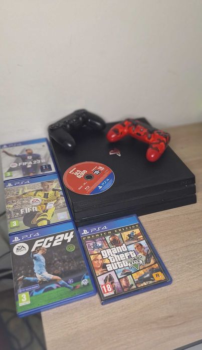 Ps4 pro с 4 игри и 2 джойстика