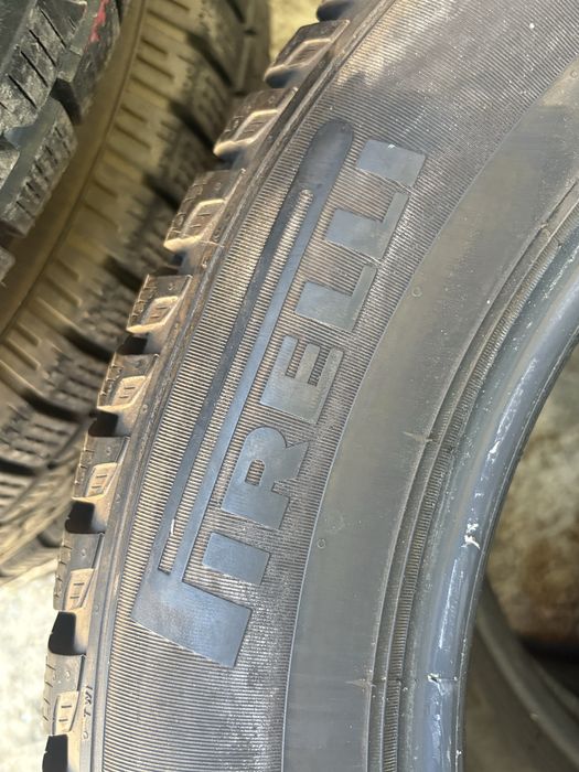 Зимни гуми 215/60/17 Pirelli
