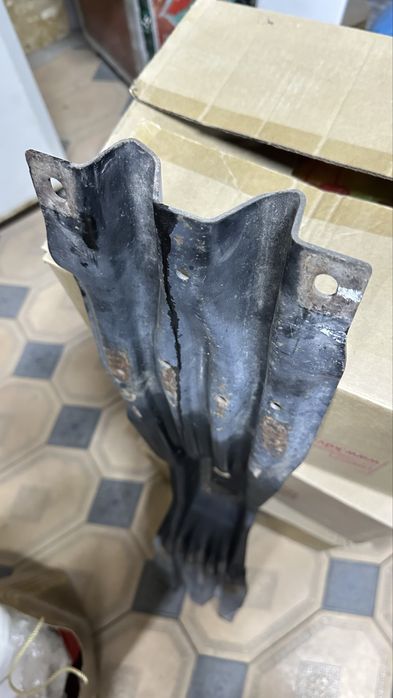 Крепление запаски TLC100, LX470