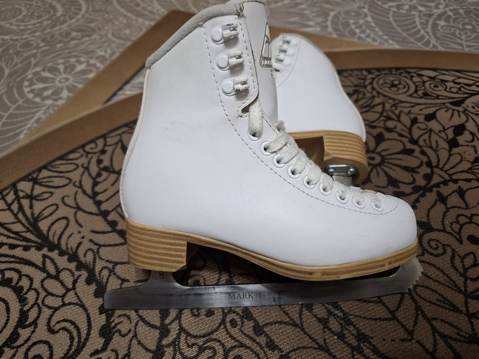 Продам коньки Jackson 200