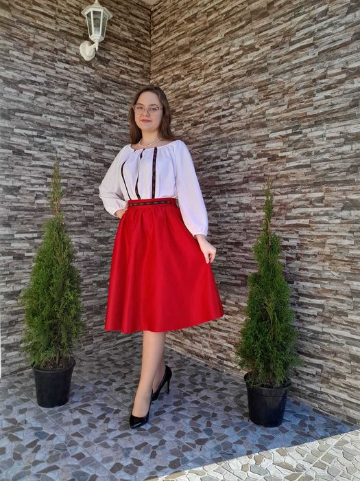 Rochie elegantă cu motive tradiționale