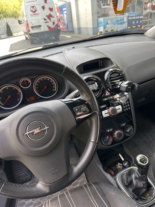 Opel corsa 1.3 d eco flex - consum drum lung 3.5-4% . Proprietar acte la zi - optiuni diverse - se vinde cat mai repede posibil