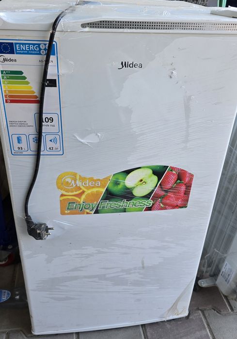 Мини-холодильник Midea AS-120L  почти новый