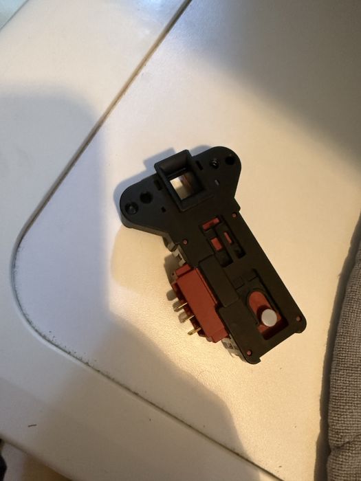 Zavor/incuietoare/Hublou  masina de spalaZV446 Arctic/ Beko 2805311400