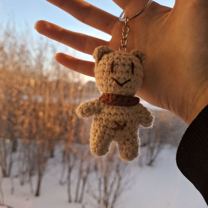 Вязанная парный брелок мишки