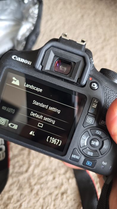 Canon EOS 2000D + обектив