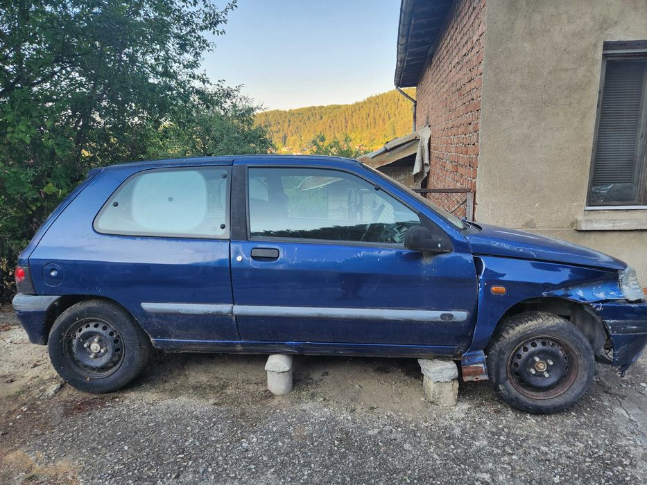 Продава се рено клио на части