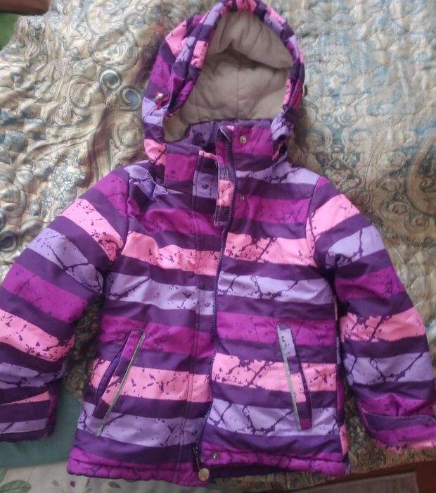 Продам куртку для девочки 4-5 лет 9000тг