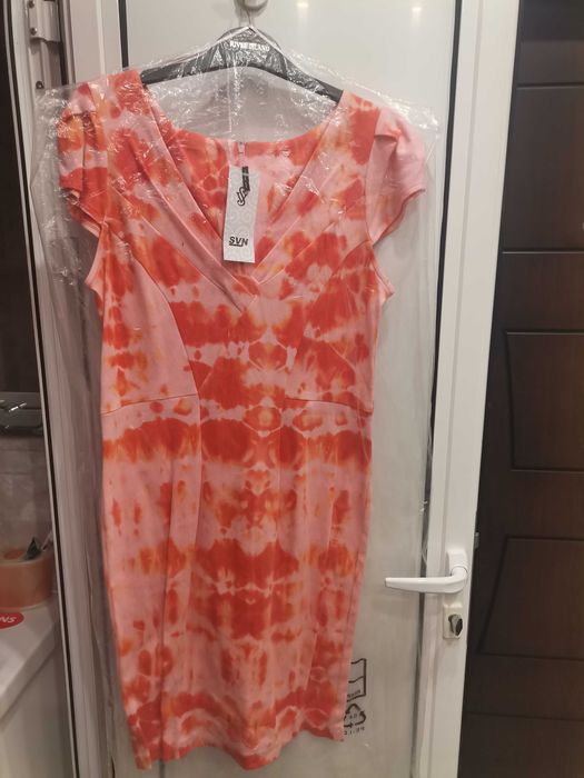 2 Нови рокли 42 размер цена на едната 30 лв