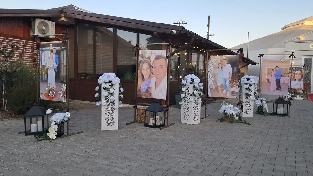 Cabina. Platforma. Flori. Panou invitat