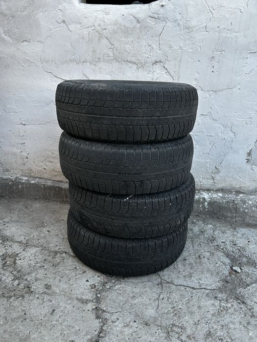 Автошины зимние 215/65/16