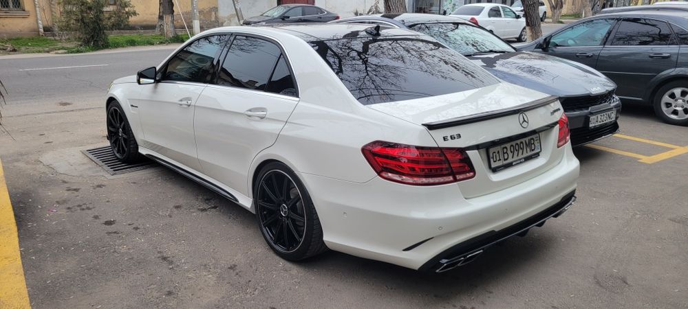 Mercedes Benz 212 AMG  (4 Matic)