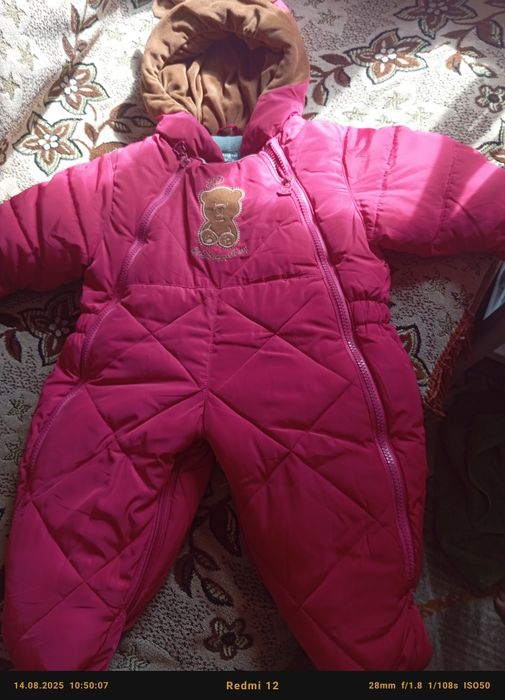 Продам комбинезон зимний на девочку.