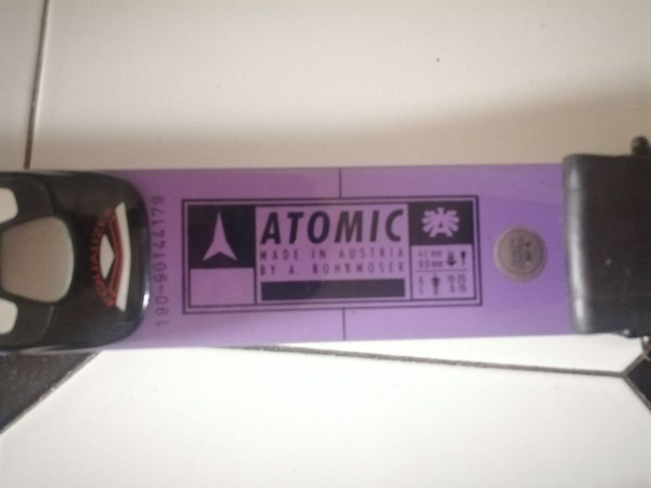Лыжный комплект:   лыжи Atomic Curbon крепления и ботинки Salomon.