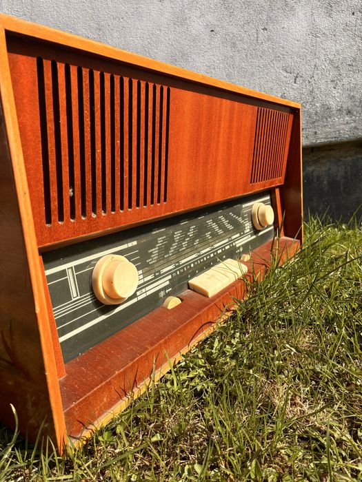 Radio de Epoca functional potrivit pentru designe