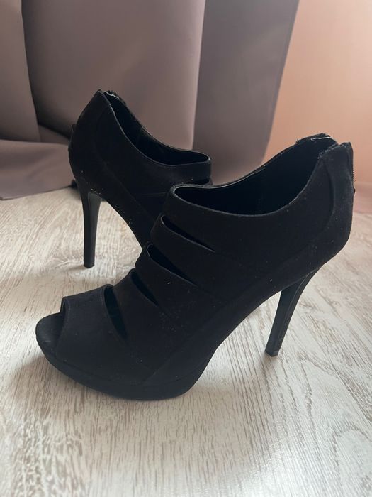 Високи дамски обувки