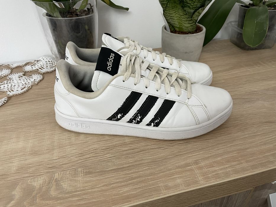 Vand adidasi din piele