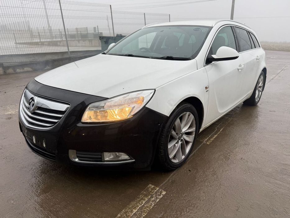 Dezmembrez / Dezmembrari / Piese / Accesorii Opel insignia 2012 break alba 2.0 tdi automata