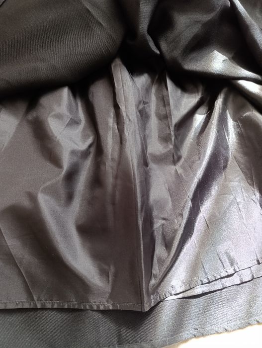 Дамска пола средна дължина