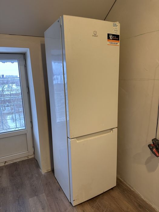 Продам холодильник indesit 186см