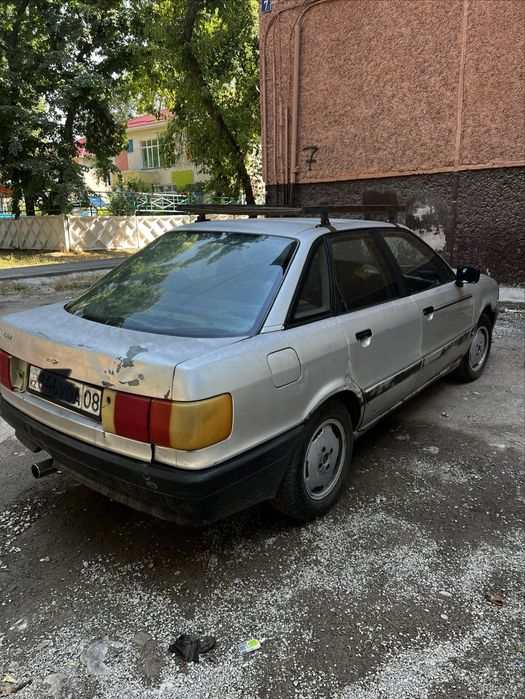 Audi 80 в среднем состоянии