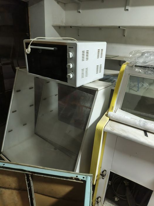 Vitrina haladelni 2 ta  . Pastavka vitrina 2 ta sotiladi 250$