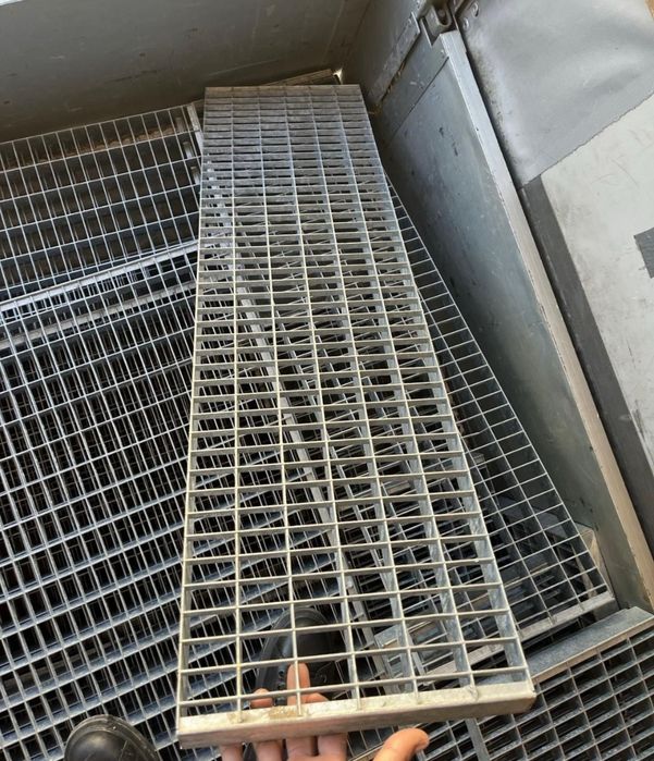 Trepte metalice zincate