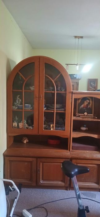 De vinzare mobilă dni lemn Sculptată ,Pat rabatabil!