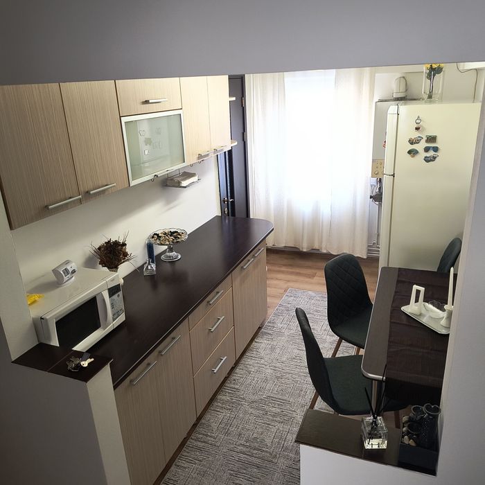Inchiriez apartament 3 camere
