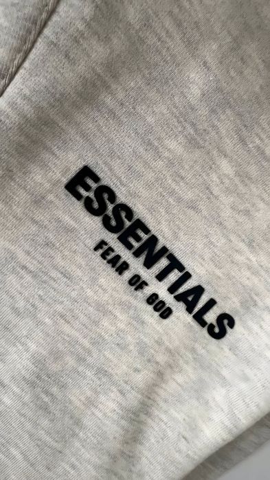 Памучен Essentials светло сив сет- суичер и панталон. Размери S и M.