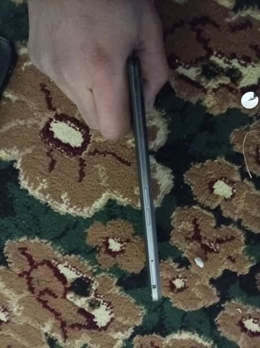 tel sotladi reyalmi 8i  128/4 pamyat tel idiyol xolatda