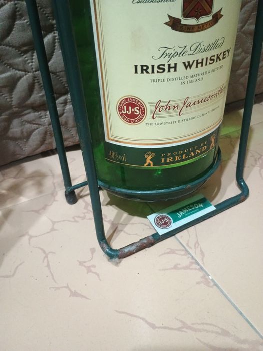 Шишета стъклени на стойка