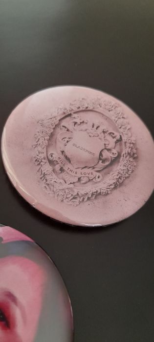 Blackpink, BTS значки  продават се заедно