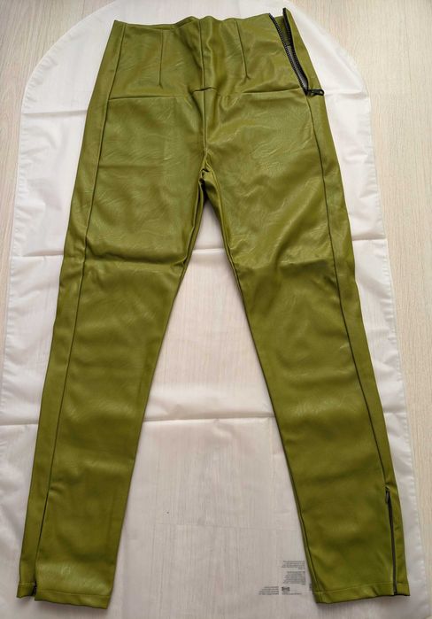 Pantaloni piele ecologică verde olive – mărime 38 (potriviți S) – NOI