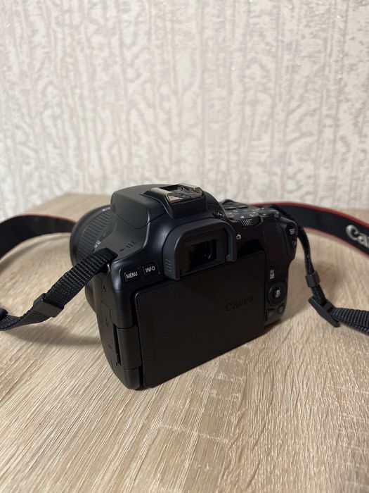 Canon EOS 250D EF-S 18-55 IS STM Kit