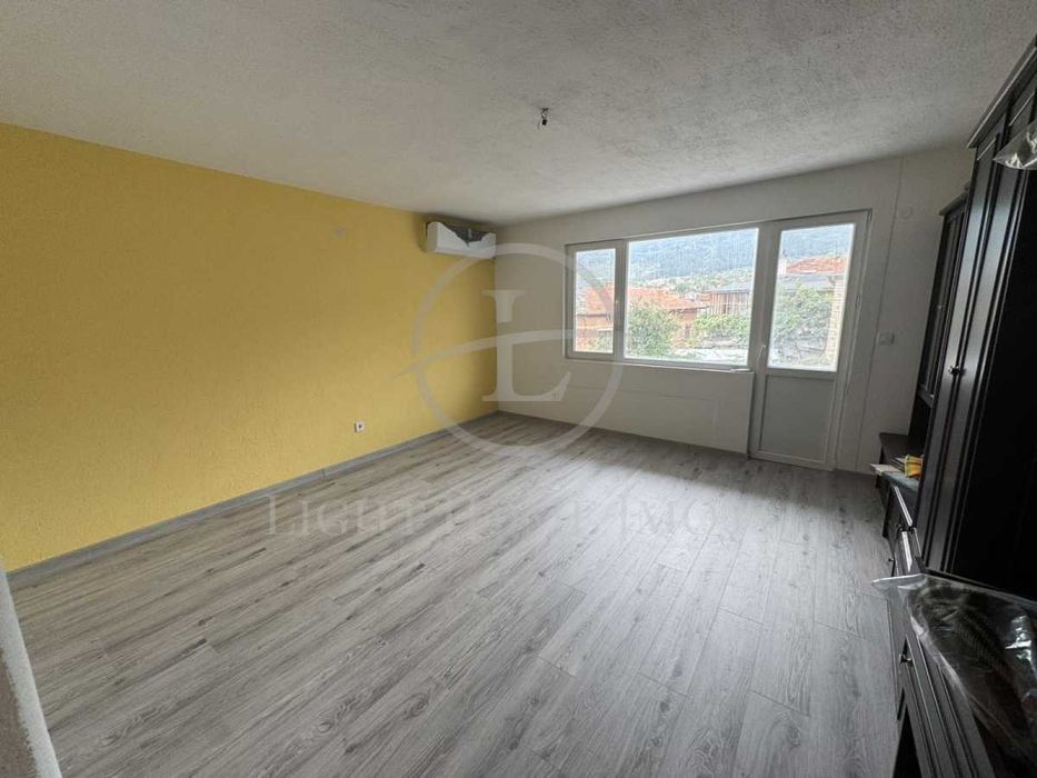 Реф. 2884 Отремонтирана Двуетажна къща с гараж и двор с. Павелско