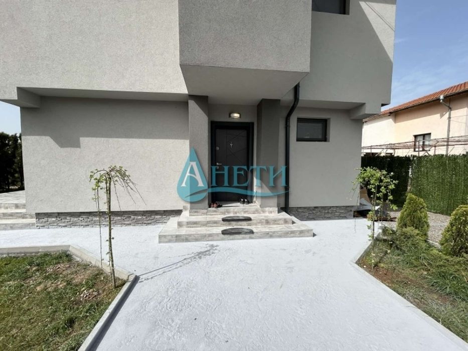 Стилно обзаведена къщи 200м2 с двор 521м2 в гр.Костинброд