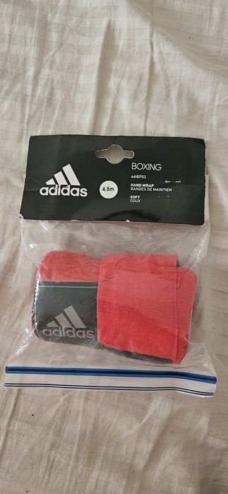 Боксёрские перчатки и бинты