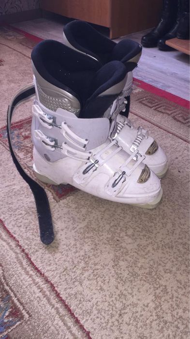 Продам лыжную обувь