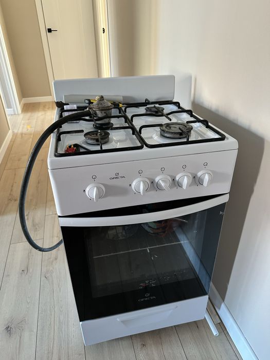 Стол 110*70 и газ плита. Все б/у