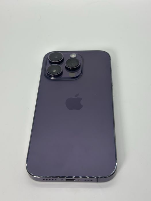 Vând iPhone 14 Pro, versiune SUA – eSIM, capacitate 256 GB.