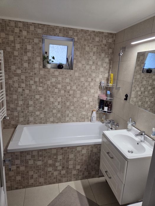 Inchiriez apartament 3 camere