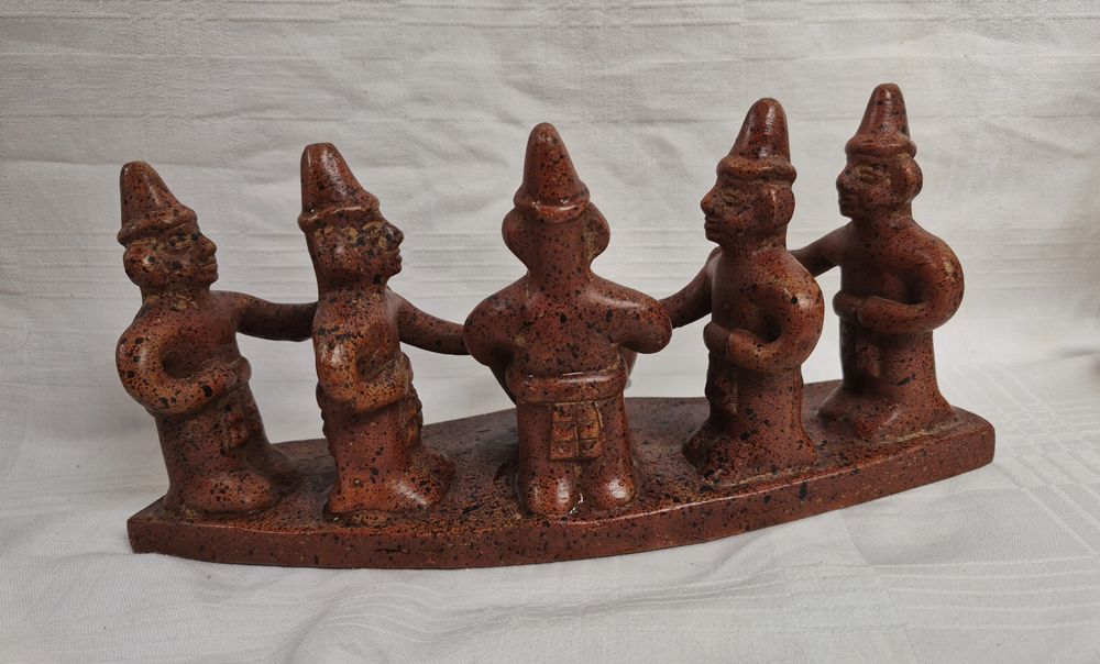 Figurină veche Cercul de Prieteni Tarahumara din lut roșu 30cm, handmade.