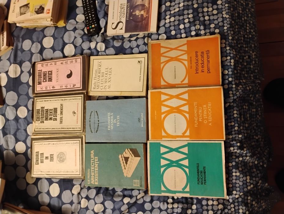 Carte filosofie, istorie, literatura.